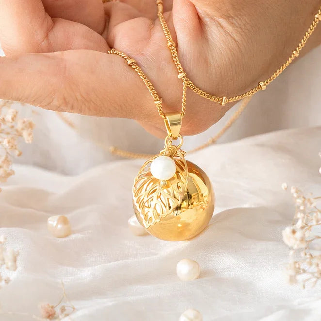 Bola de grossesse lisse or jaune breloque feuille perle pierre de lune Bola de grossesse lisse or jaune breloque feuille perle pierre de lune - Maille simple / Labradorite | Creabibenval